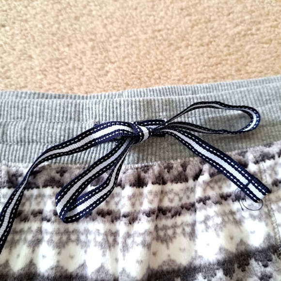 Nautica Pajama Set - 2  Piece Fleece Set Long Sleeved Soft Size Medium NWOT - Picture 10 of 13